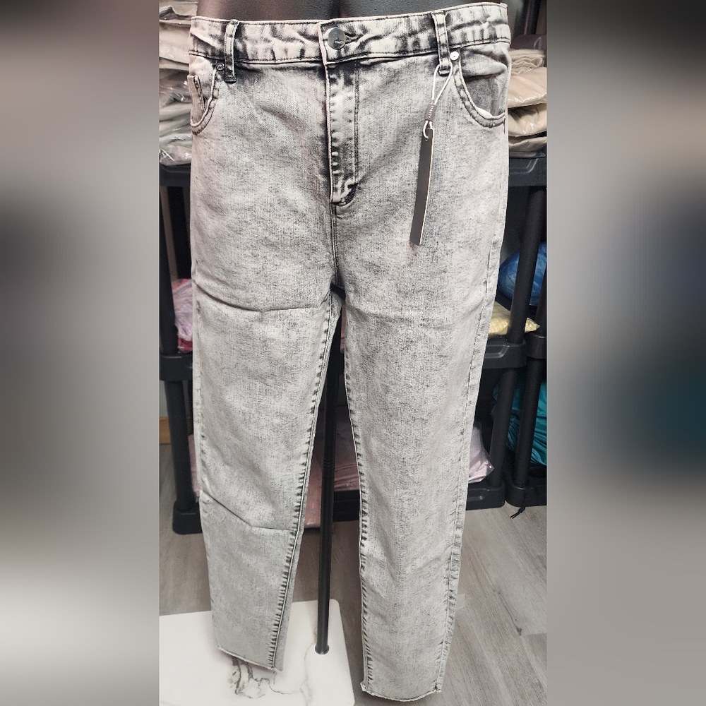 Tractr “Diane” Mid-Rise Slim Fit Jeans - NWT